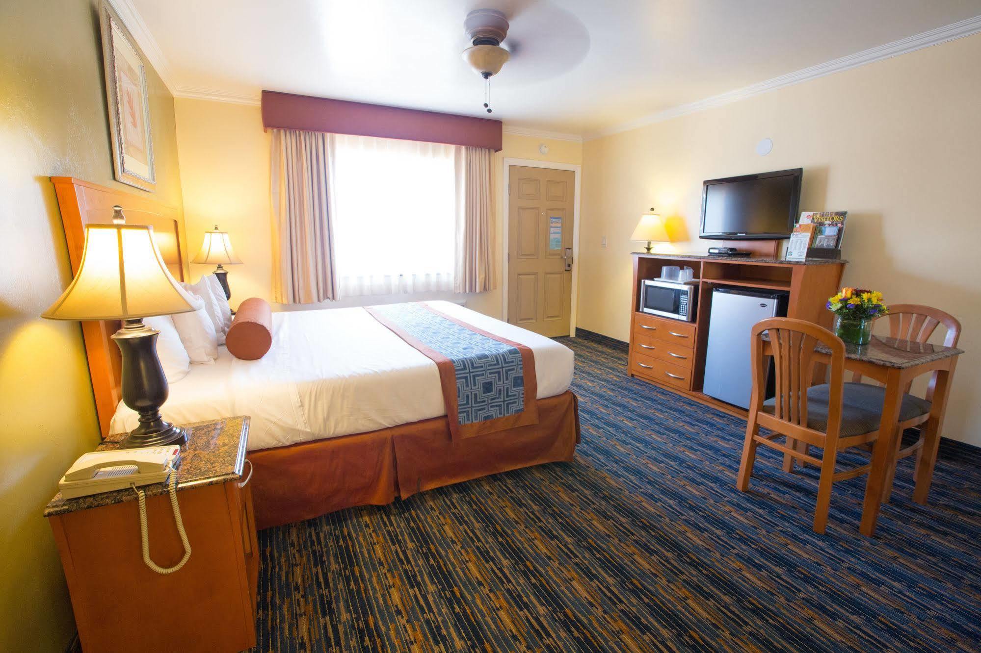 Beachwalker & Hotel 2*